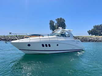 37' Rinker 2017 Yacht For Sale